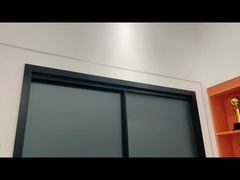 16. Bardzo wąskie drzwi przesuwne